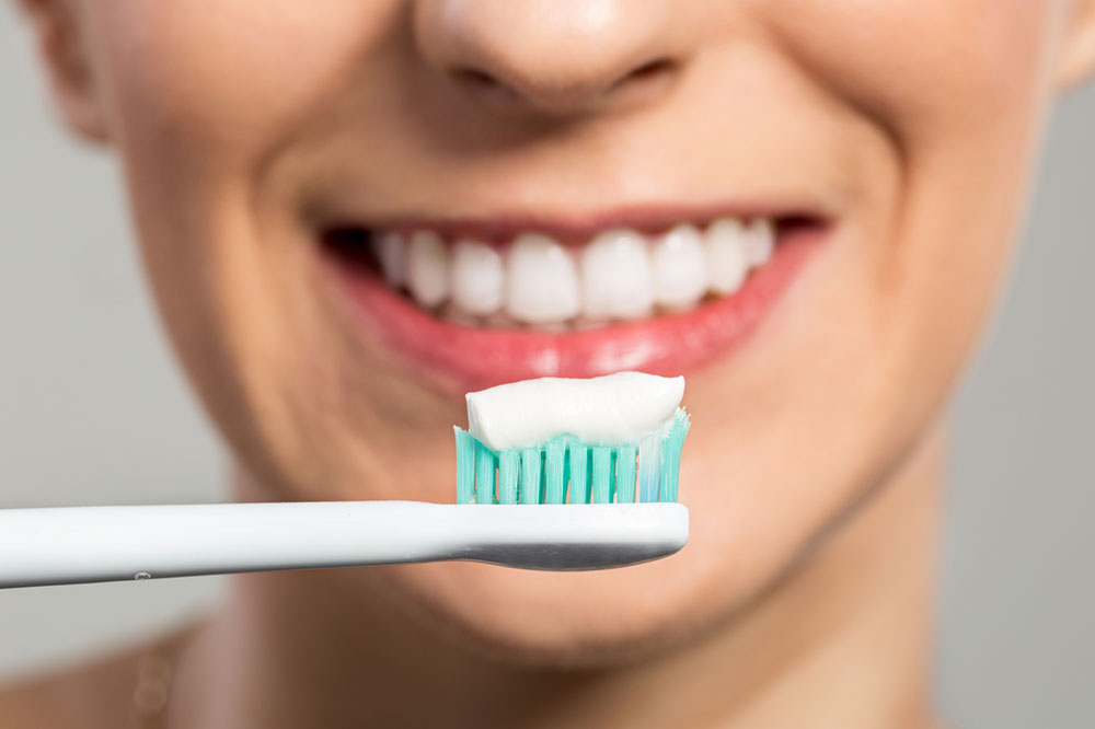 4 Effective Teeth Whitening Products
