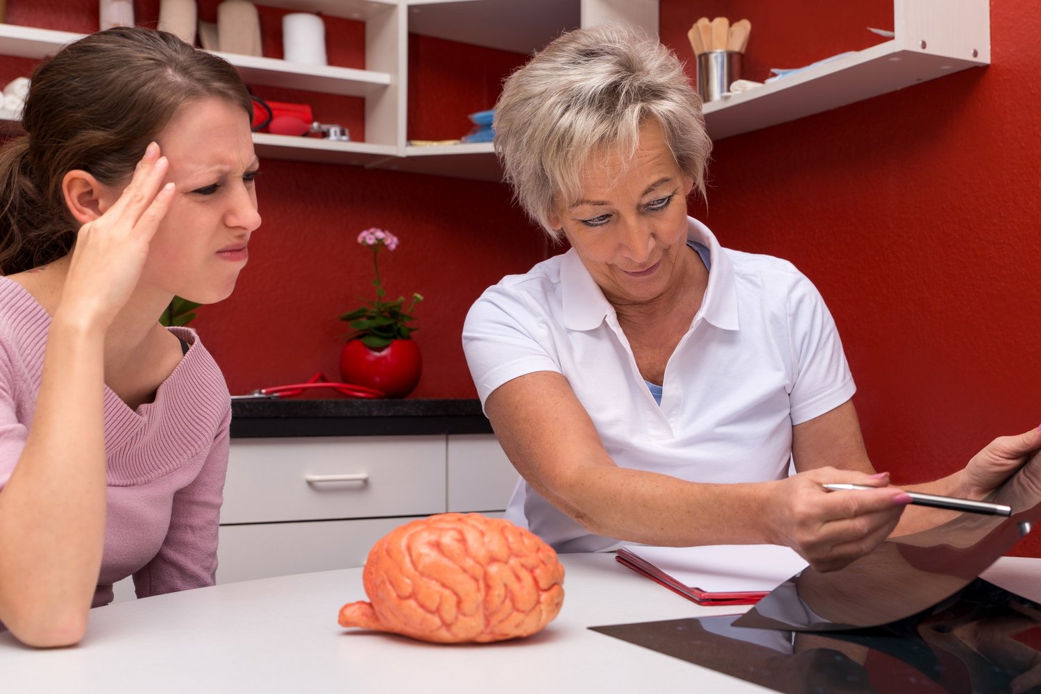 6 Early Warning Signs of Multiple Sclerosis and Treatments